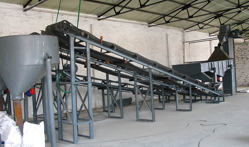 斗提+直線篩+皮帶輸送機(jī)  石家莊趙莊安裝現(xiàn)場